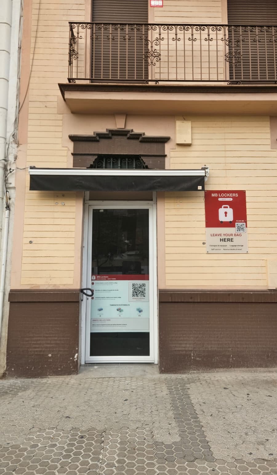 Fachada de MB Luggage Locker en Calle Luis Montoto 11, Sevilla